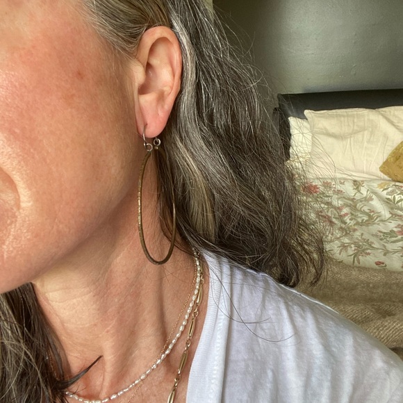 Gorgeous, enormous hammered brass hoops - Picture 4 of 6